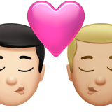 pocałunek: mężczyzna, mężczyzna, karnacja jasna i karnacja średnio jasna