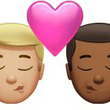 pocałunek: mężczyzna, mężczyzna, karnacja średnio jasna i karnacja średnio ciemna