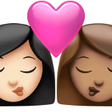 pocałunek: kobieta, kobieta, karnacja jasna i karnacja średnia