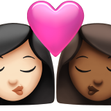 pocałunek: kobieta, kobieta, karnacja jasna i karnacja średnio ciemna