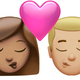 pocałunek: kobieta, mężczyzna, karnacja średnia i karnacja średnio jasna