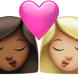 pocałunek: kobieta, kobieta, karnacja średnio ciemna i karnacja średnio jasna