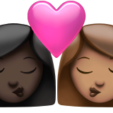 pocałunek: kobieta, kobieta, karnacja ciemna i karnacja średnia