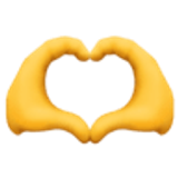 Dłonie tworzące serce - Facebook