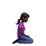 klęcząca kobieta: karnacja ciemna i zwrócony w prawo