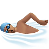 pływający mężczyzna: karnacja średnia