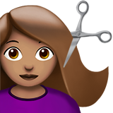 kobieta podczas strzyżenia: karnacja średnia